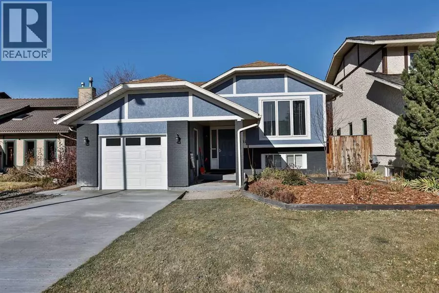 11 Wildwood Crescent W, Lethbridge, AB T1K6E1