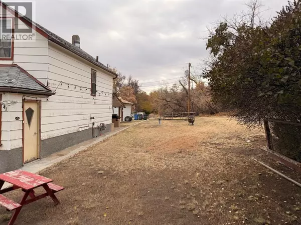 Medicine Hat, AB T1A1K5,641 7 Street SE