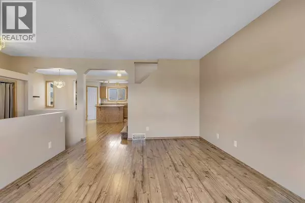 Calgary, AB T3K5K4,87 Coventry Road NE