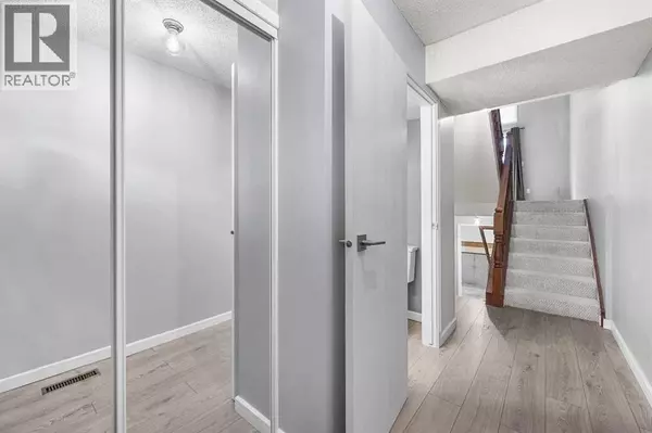 Calgary, AB T3E6S3,43, 23 Glamis Drive SW