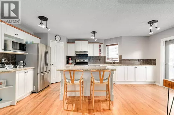 Calgary, AB T2Z3A9,29 Douglas Woods Gardens SE