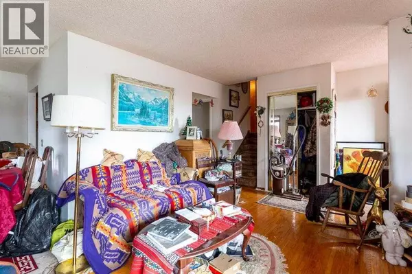 Calgary, AB T2K4M3,7803 Hunterslea Crescent NW