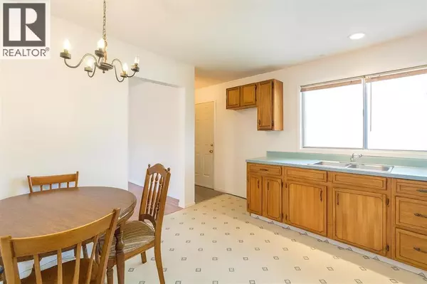 Calgary, AB T2K4M3,7803 Hunterslea Crescent NW