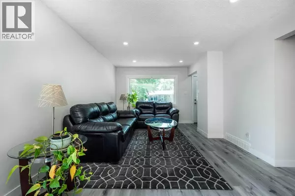 Calgary, AB T2B0X1,2210 35 Street SE