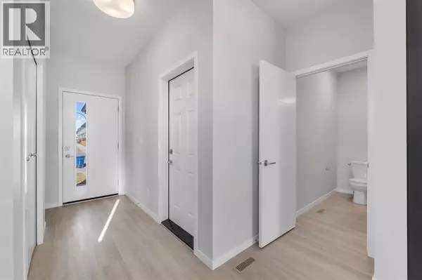 Airdrie, AB T4B5M7,800 South Point Heath SW