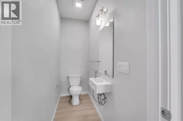 Airdrie, AB T4B5M7,800 South Point Heath SW