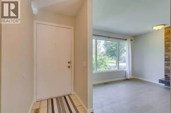 Calgary, AB T2B2L2,2823 Dover Ridge Drive SE