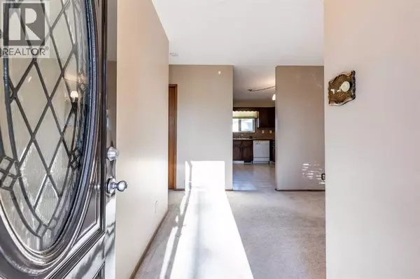 Medicine Hat, AB T1B1P8,8 Ross Glen Green SE