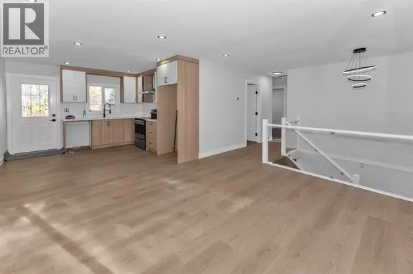 Calgary, AB T2Y3Y3,915 Pinecliff Drive NE