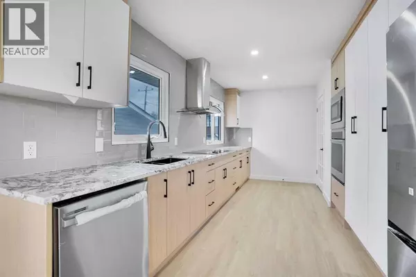 Calgary, AB T2K2Z1,6116 Buckthorn Road NW