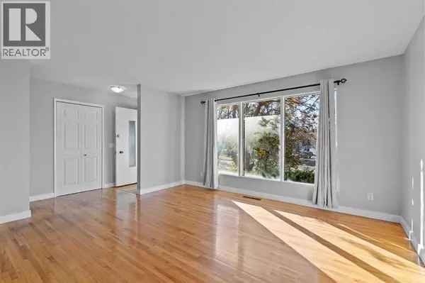 Calgary, AB T3E6T9,5027 40 Avenue SW