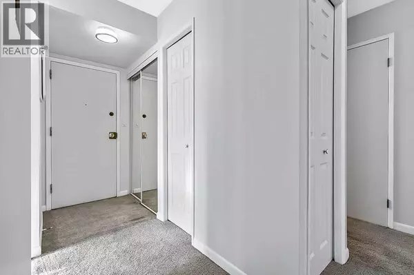 Calgary, AB T2J5P1,5, 366 94 Avenue SE