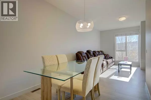 Calgary, AB T3B6E8,7018 34 Avenue NW