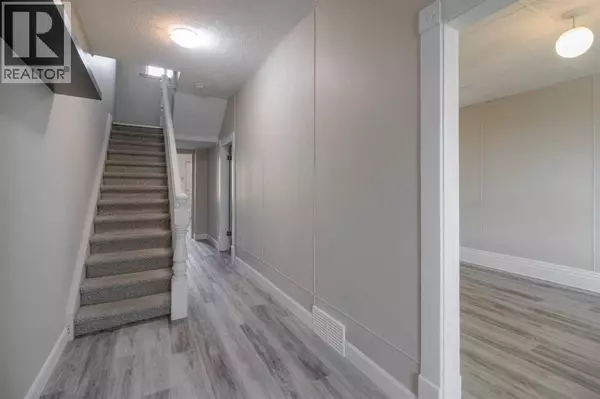 Lethbridge, AB T1J2Z2,316 15 Street S