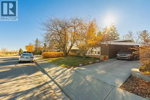 Calgary, AB T2K0B3,1043 32 Avenue NW