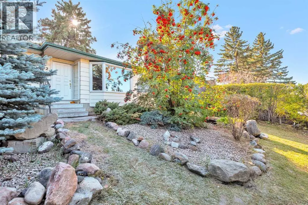 Calgary, AB T2B1Y5,212 Dovercrest Place SE