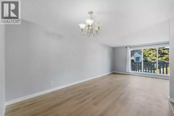 Calgary, AB T2B1W6,53,55 Dovercliffe Way SE