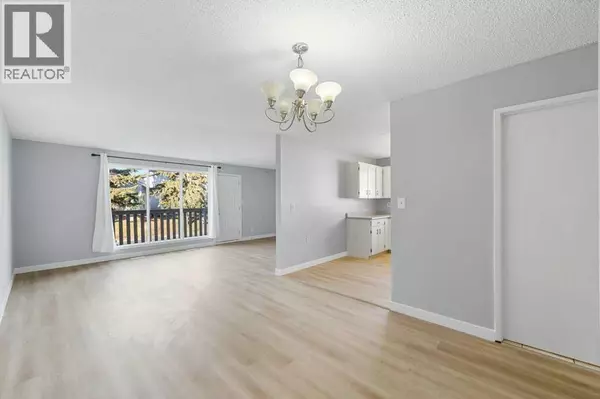 Calgary, AB T2B1W6,53,55 Dovercliffe Way SE