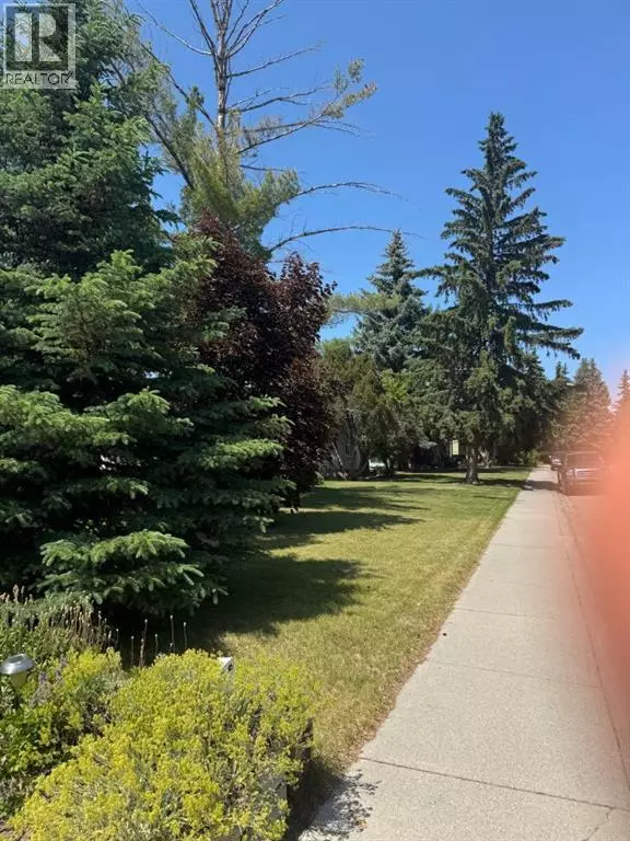 Calgary, AB t2w4h2,431 Queen Charlotte Drive SE