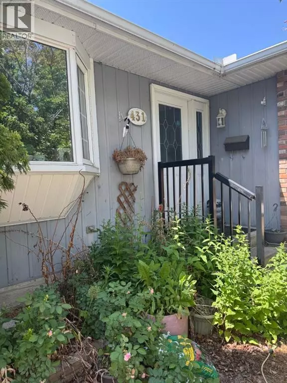 Calgary, AB t2w4h2,431 Queen Charlotte Drive SE