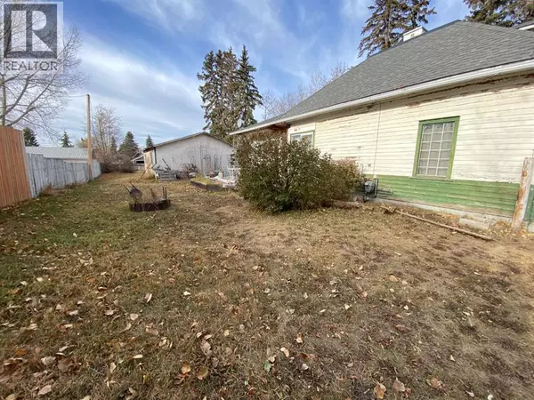 Carstairs, AB T0M0N0,663 11 Avenue