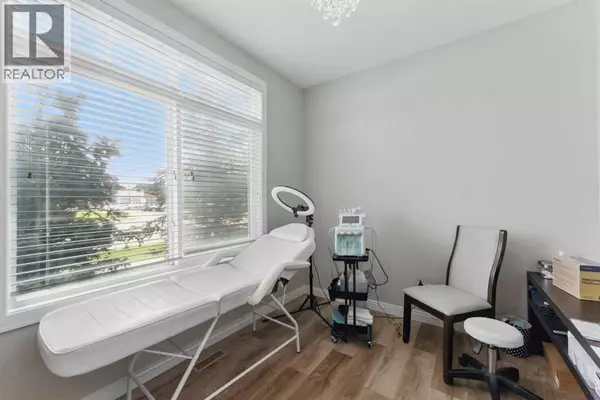 Calgary, AB T3H1W7,815 85 Street SW