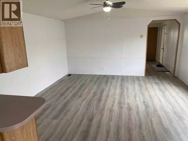 Irricana, AB T0M1B0,325 1 Street