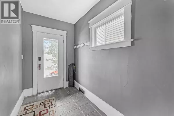 Calgary, AB T2T4R9,2117 17a Street SW