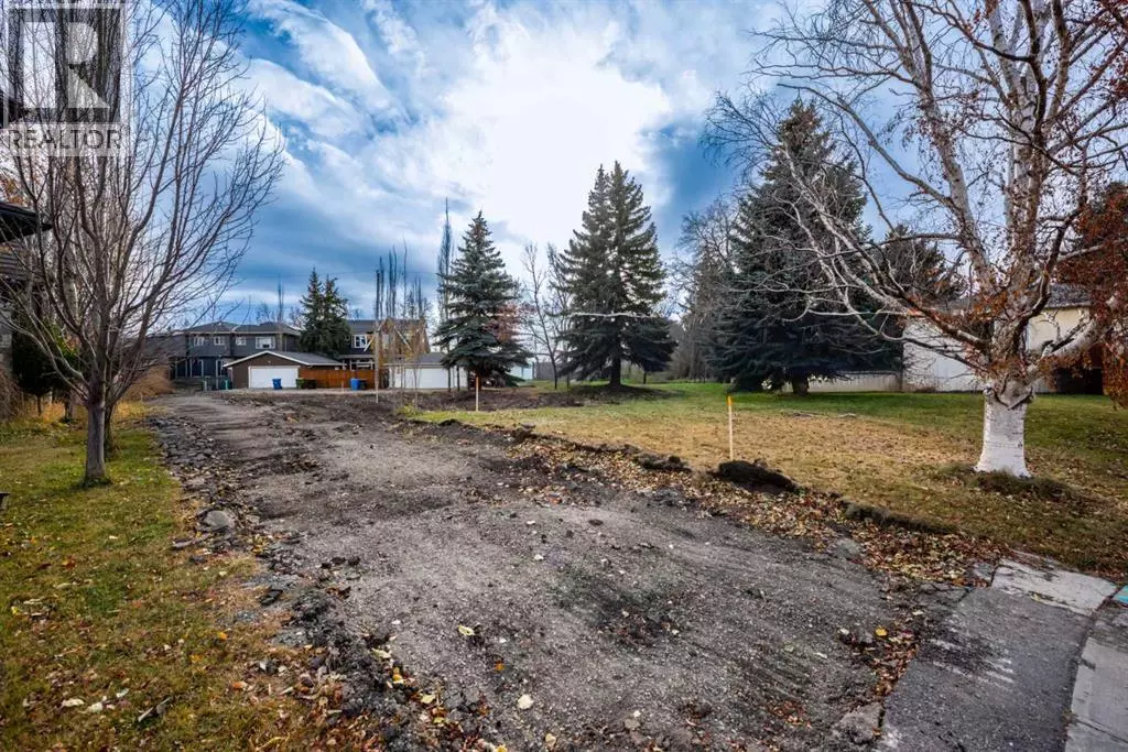 Calgary, AB T3E2P1,2826 31 Street SW