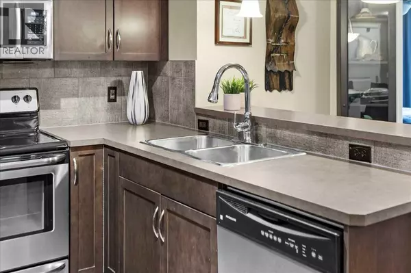 Calgary, AB T3K0W5,3314, 10 Country Village Park NE