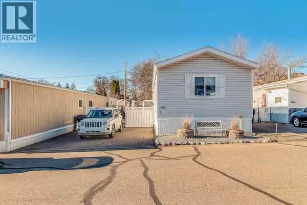 3, 448 Division Avenue N, Medicine Hat, AB T1A5Y1