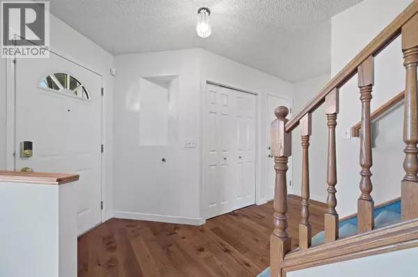 Calgary, AB T3K4A6,182 Coventry Close NE