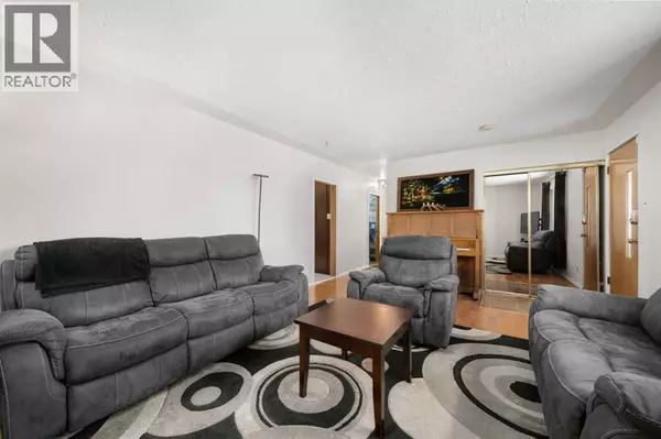 Calgary, AB T2B1C8,2219 41 Street SE