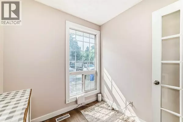 Calgary, AB T1Y2Y1,120 Pineset Place NE