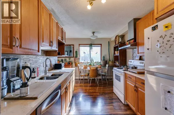 Calgary, AB T2E0M2,810 Drury Avenue NE