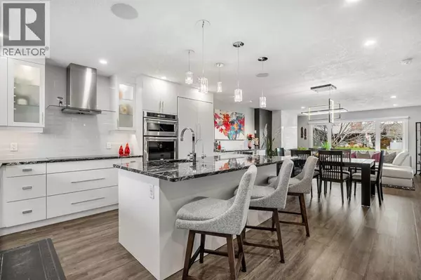 348 Parkwood Close SE, Calgary, AB T2J3W1