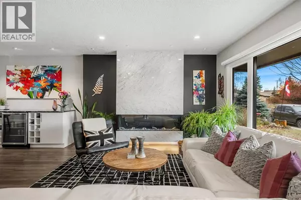 Calgary, AB T2J3W1,348 Parkwood Close SE