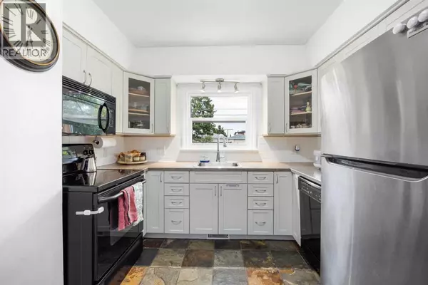 Calgary, AB T2M4C2,2452 Capitol Hill Crescent NW