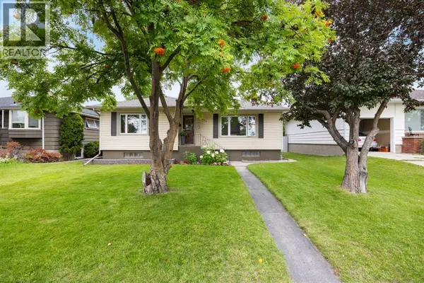 2452 Capitol Hill Crescent NW, Calgary, AB T2M4C2