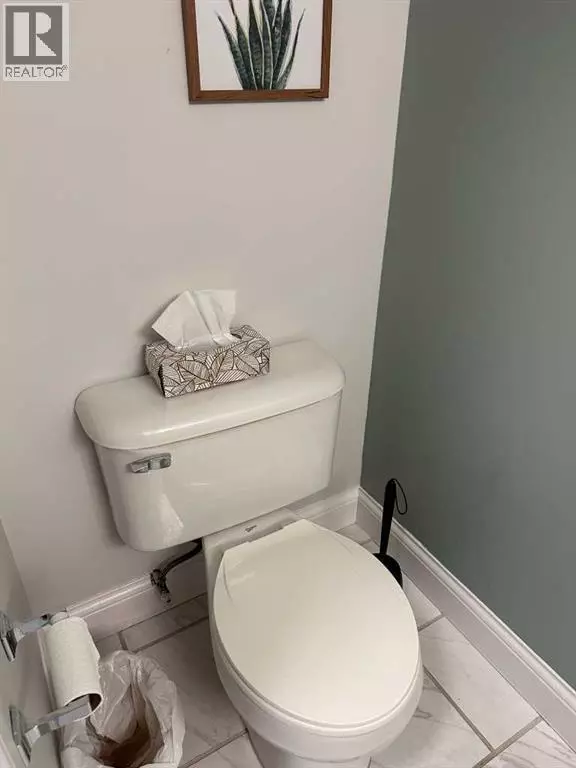 Lethbridge, AB T1K7Y7,837 Blackfoot Terrace W