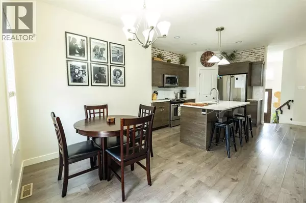 Lethbridge, AB T1J5J9,1015 Mt Sundance Manor W