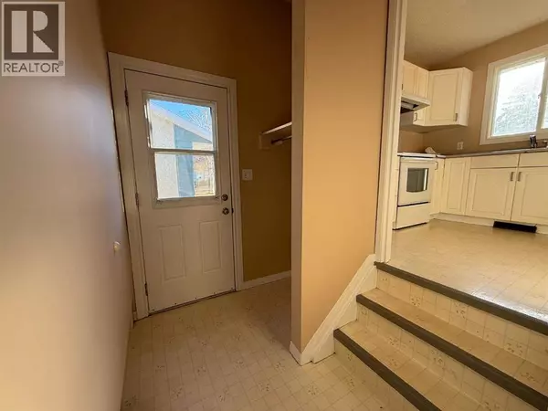 Peace River, AB T8S1E6,9606 79 Avenue