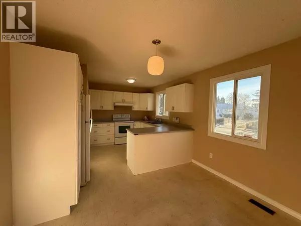 Peace River, AB T8S1E6,9606 79 Avenue