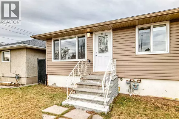 Calgary, AB T2B1G1,1835 42 Street SE