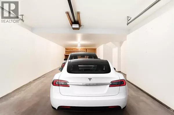 Calgary, AB T2E0S6,677 Regal Park NE