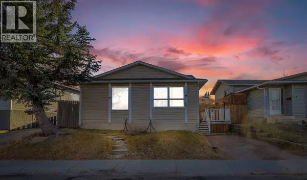 Calgary, AB T3J1N3,16 Castleglen Crescent NE