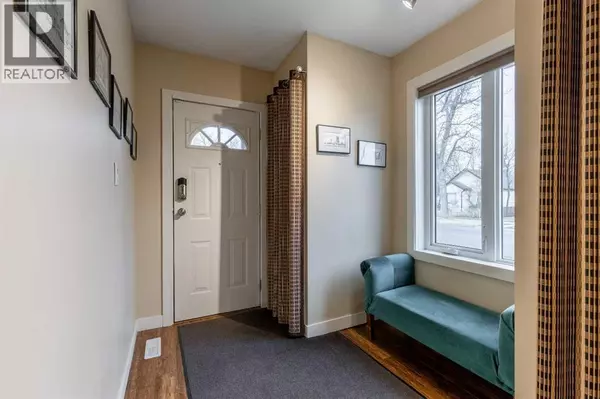 Lethbridge, AB T1H1Y8,915 7 Street N