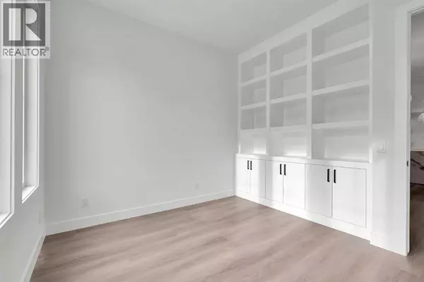 Calgary, AB T2N1A4,2526 7 Avenue NW