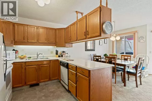 Calgary, AB T3K3V6,40 Sandarac Circle NW