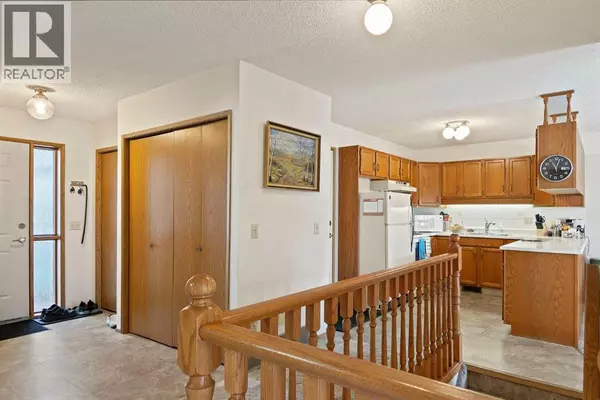 Calgary, AB T3K3V6,40 Sandarac Circle NW